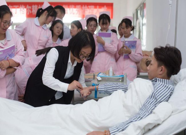 報(bào)讀成都希望職業(yè)學(xué)校需要考試嗎,讀郫縣希望職校要多高學(xué)歷